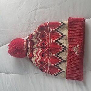 ADIDAS NORTH CAROLINA STATE CUFFED BEANIE WITH POM   RED/WHITE/BLACK